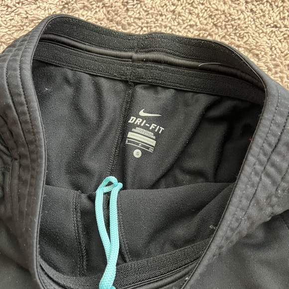 Nike dri fit cropped pants - Picture 3 of 4